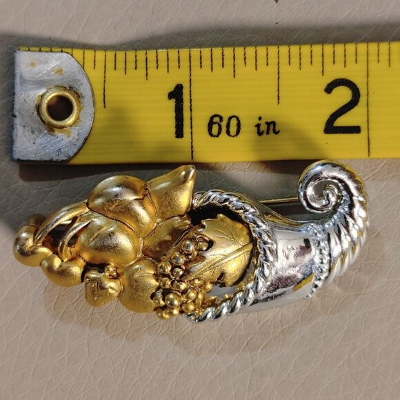 Brooch Pin Vintage Danecraft Cornucopia Gold Silver Toned Collectible Costume - Picture 3 of 10
